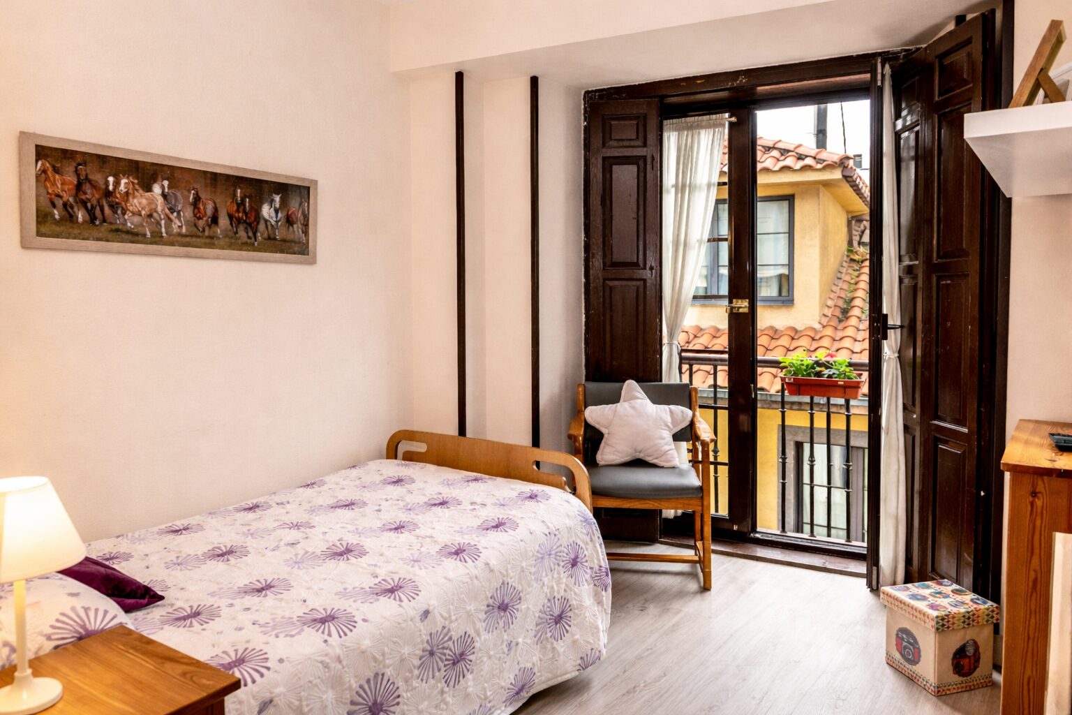 Habitación acogedora residencia mayores Oviedo